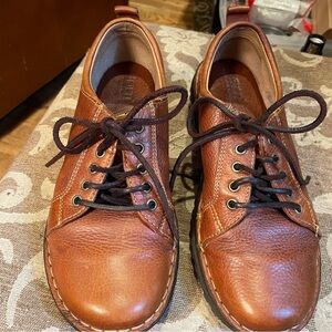 BORN Leather Lace Up Oxford size 8 Euro size 38
Excellent Condition/Unisex style
